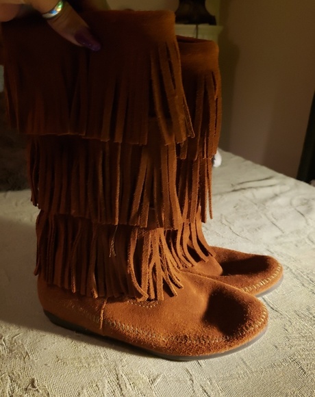 Minnetonka Shoes - 🌹Minnetonka boots sz 8